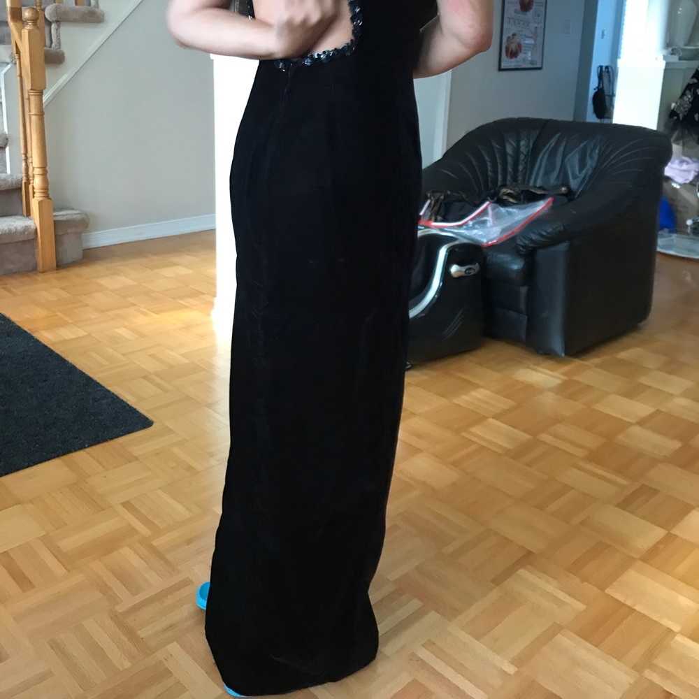 WOMANS NIGHT DRESS. SIZE MEDIUM